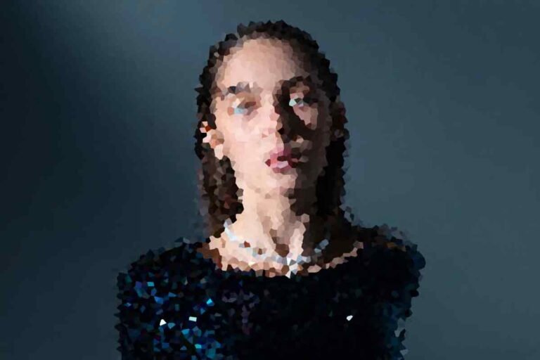 Iconic 90s Trends That Are Making a Huge Comeback